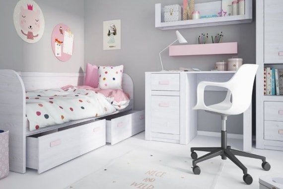 Jasne meble dla dziewczynki