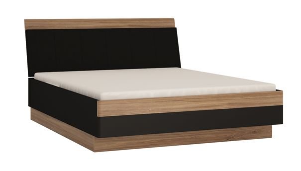 łóżko z zagłówkiem