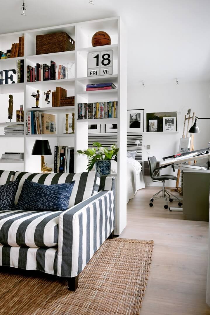 Regał dzielący pokój dzienny